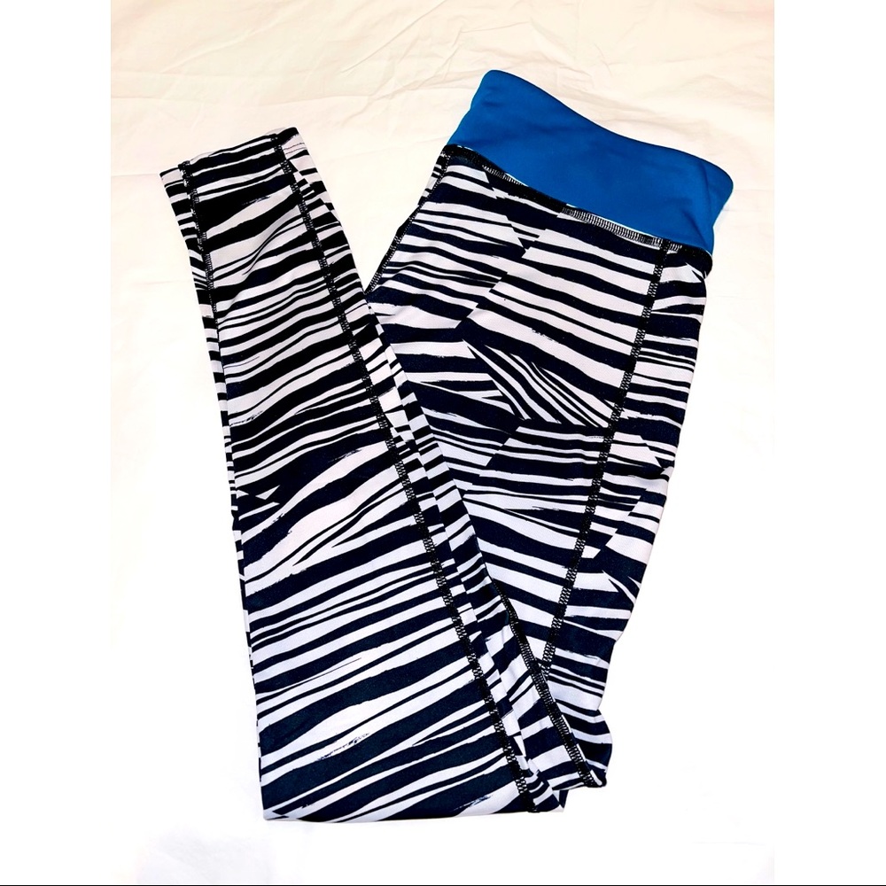 Under Armour Fitted Zebra leggings size M